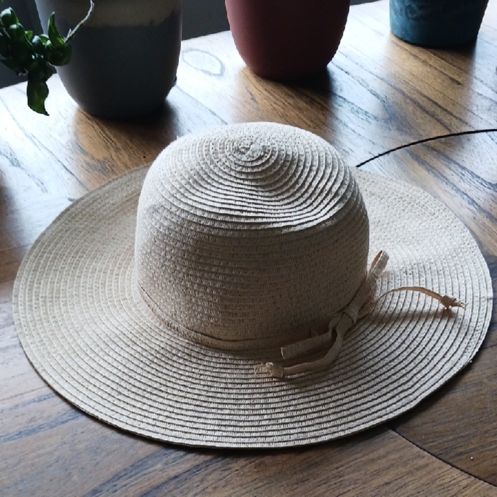GUC Basic Editions Womens Tan Sun Hat